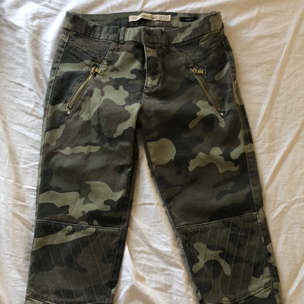 Zara camo skinny jeans with zipper detailing